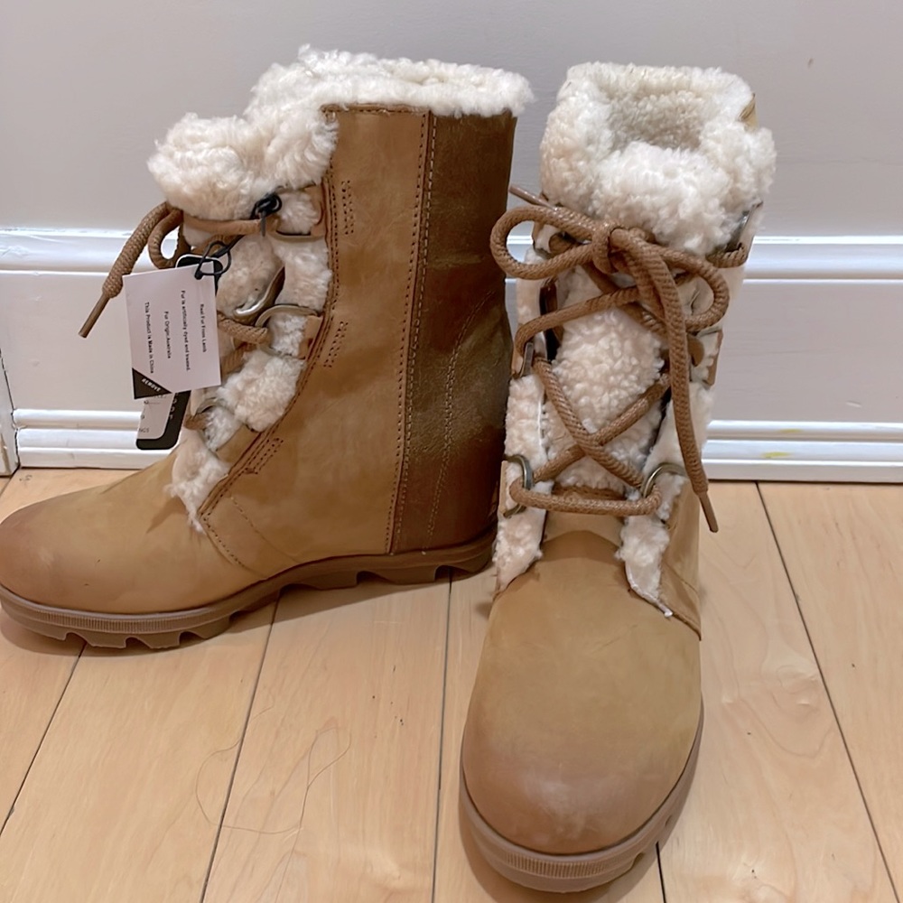 Sorel Joan of arctic wedge booties camel - suede and lambskin size 7.5-NWT